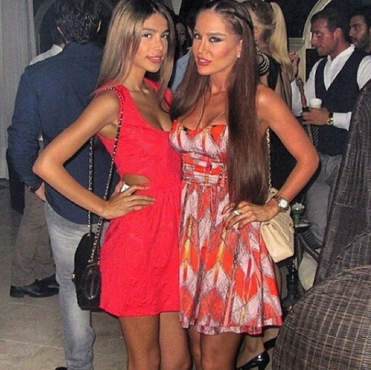 Açıq-saçıq İran qızları - FOTOLAR