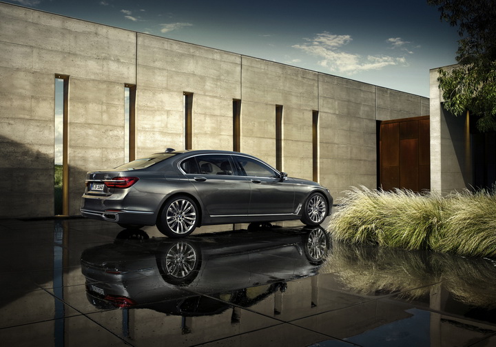 Новый BMW 7-Series представлен официально: все подробности о новинке - ФОТО