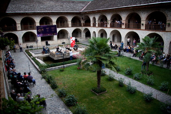 Türkiyənin "İstanbul Harem" və "Natiq" ritm qrupları Şəkidə - FOTOLAR