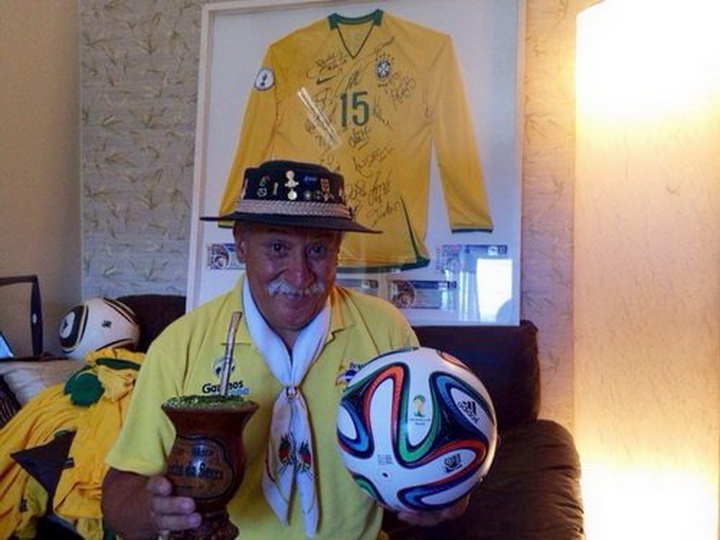 Рак убил самого известного фаната сборной Бразилии - ФОТО