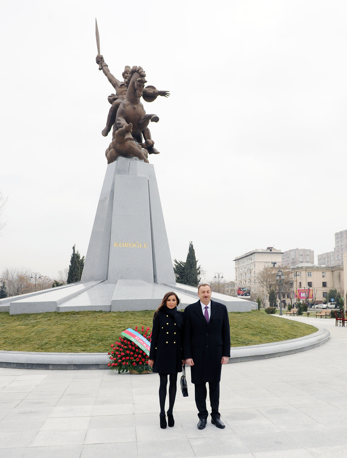 Президент Ильхам Алиев и его супруга Мехрибан Алиева приняли участие в открытии в Баку памятника Кероглу - ОБНОВЛЕНО - ФОТО
