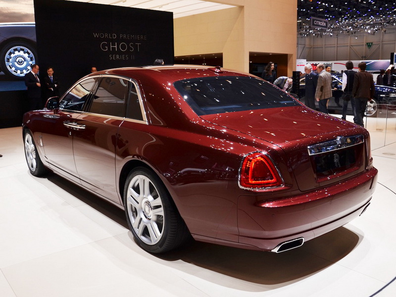 Коробка передач нового Rolls-Royce будет сверяться с картой местности - ФОТО