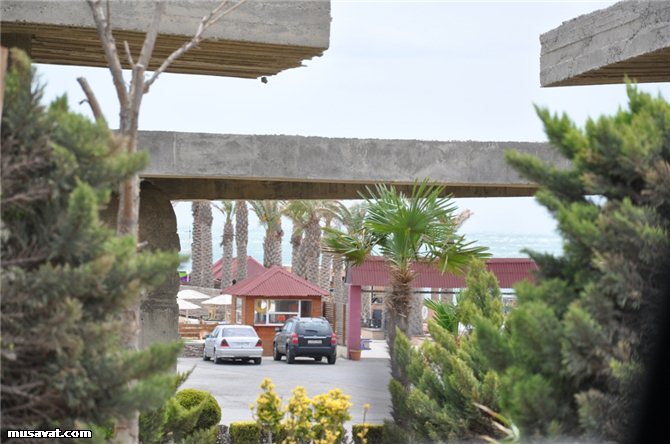 Bakı çimərliklərinin bir neçəsi bağlandı - FOTO