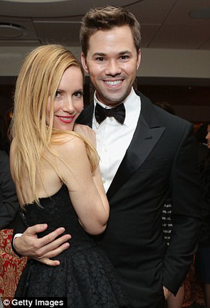 Леди Гага нарядилась в "золотое" платье – ФОТО