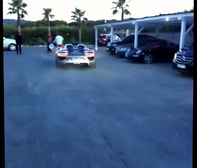 Русский парень хвастался своим Porsche и поплатился за это - ФОТО - ВИДЕО