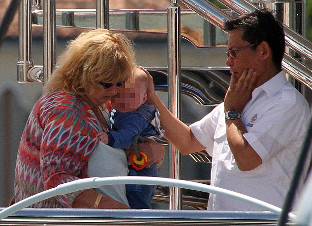 Элтон Джон провел незабываемый отдых с семьей - ФОТО