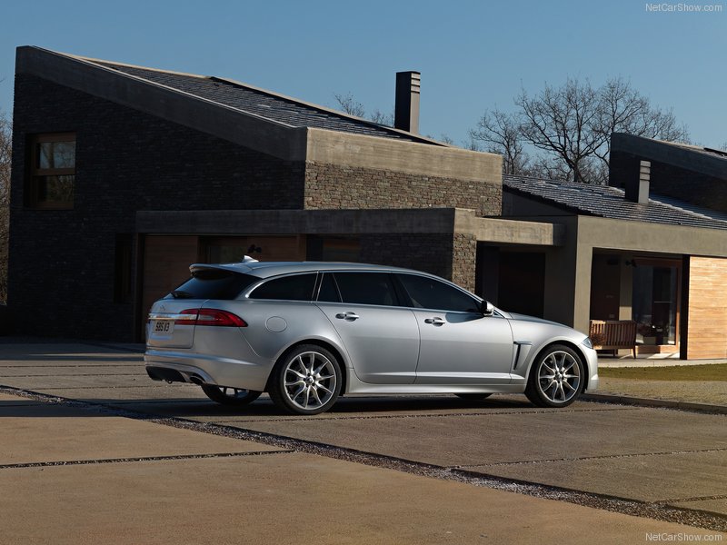 Jaguar официально представила универсал на базе модели XF - ФОТОСЕССИЯ