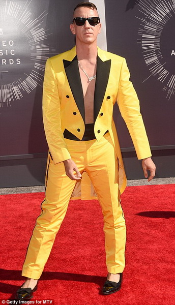 ДжейЛо, Бейонсе и все звезды на красной дорожке MTV - ФОТО