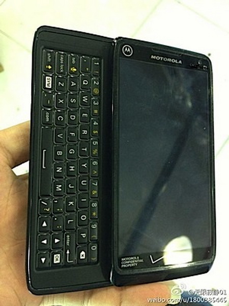Motorola создает смартфон-слайдер с qwerty-клавиатурой - ФОТО