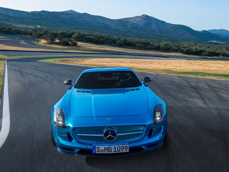 Самый быстрый электрокар в мире дебютировал на стенде Mercedes - ФОТОСЕССИЯ