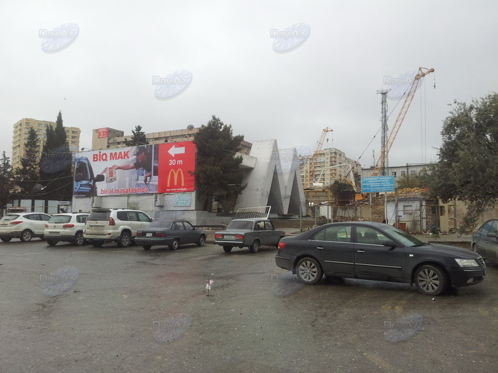 Закрыт основной вход на станцию метро "Мемар Аджеми" - ОБНОВЛЕНО - ФОТО