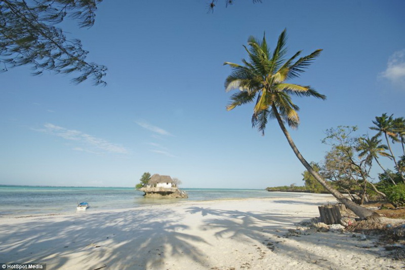 Ужин посреди моря: один из самых экзотических ресторанов - ФОТО