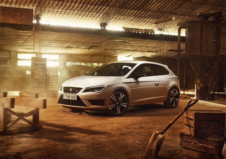 Seat обновил "горячую" версию хэтчбека Leon - ФОТО