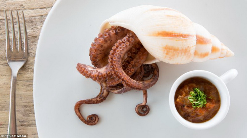 Ужин посреди моря: один из самых экзотических ресторанов - ФОТО