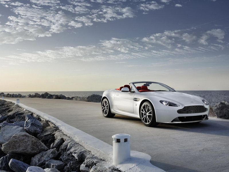 В Женеве показали обновленный Aston Martin V8 Vantage - ФОТОСЕССИЯ