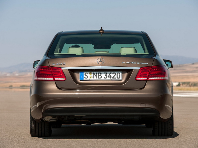 Обновленный Mercedes E-class появится в продаже весной 2013 года - ФОТО