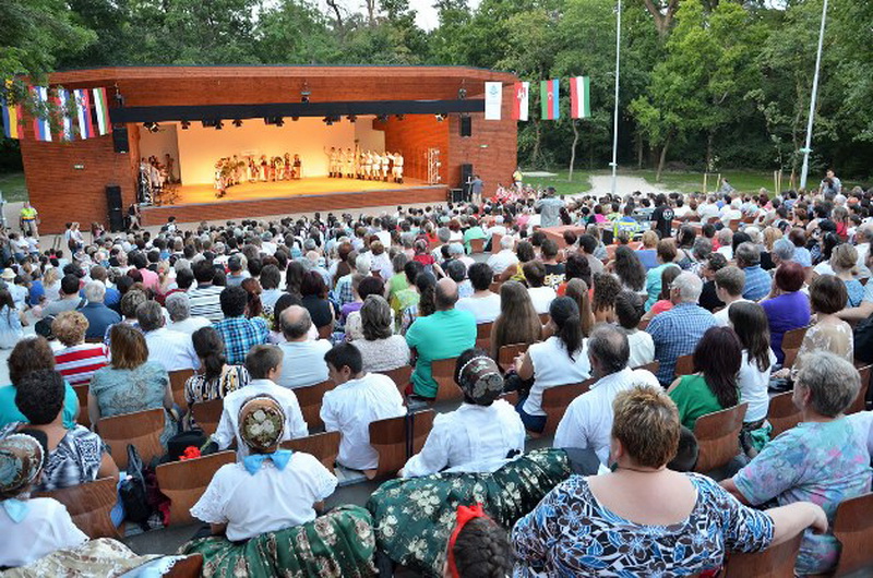 Azərbaycan XX ənənəvi Dunay mahnı və rəqs festivalında - ФОТО