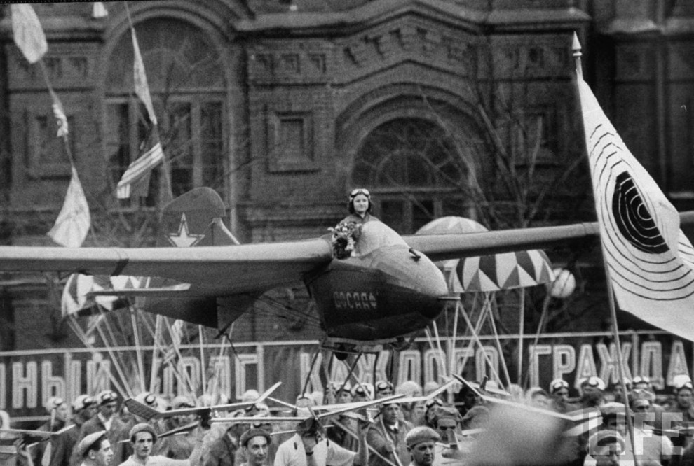 Майские празднования в Москве в 1958 году - ФОТОСЕССИЯ