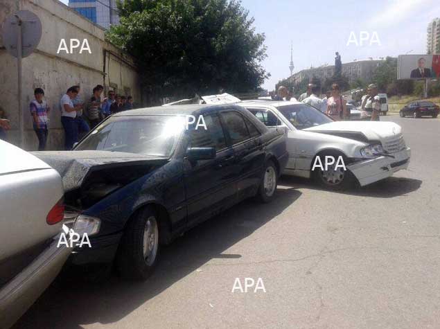 Paytaxtda avtobus maşınları biçə-biçə getdi - YENİLƏNİB - VİDEO - FOTO