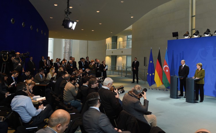 Президент Ильхам Алиев: "Предложенные Азербайджаном проекты меняют энергетическую карту Европы" - ОБНОВЛЕНО - ФОТО - ВИДЕО