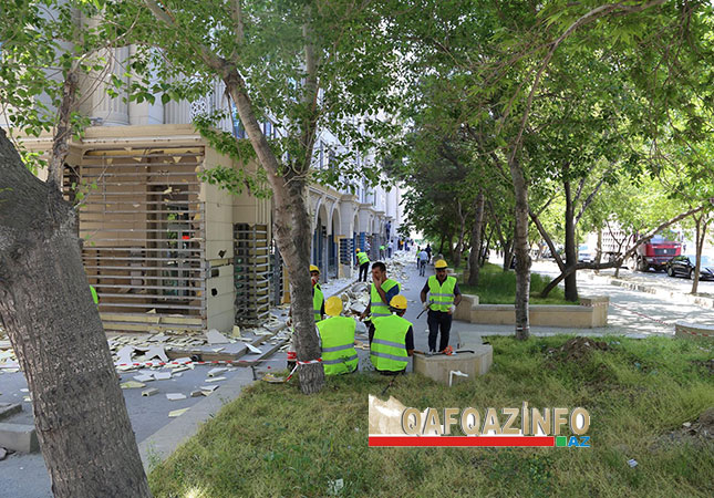 В Баку со зданий убирают опасную облицовку - ОБНОВЛЕНО - ФОТО