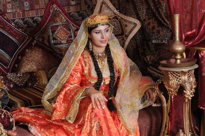 Азербайджанская актриса стала свекровью и призраком - ФОТО