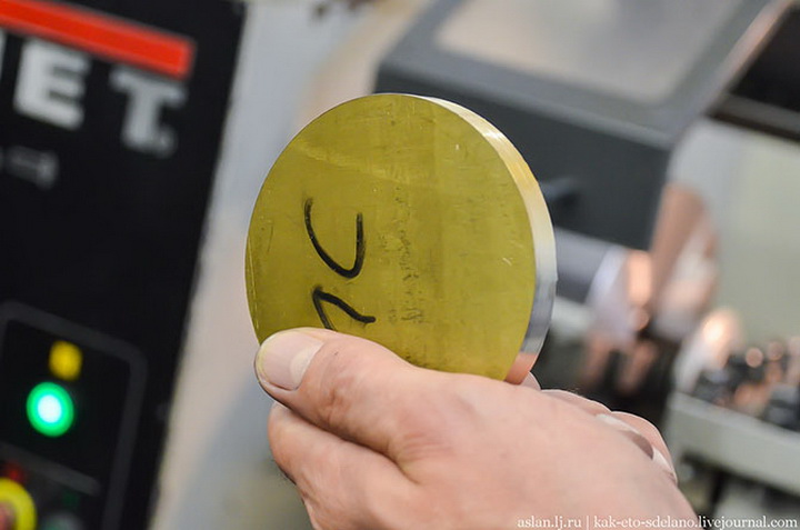 Как делают медали для чемпионов - ФОТОСЕССИЯ