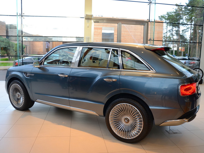 Новое имя для внедорожника Bentley нашли на Канарских островах - ФОТО