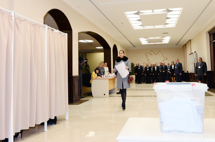 Президент Ильхам Алиев и его супруга Мехрибан Алиева проголосовали на муниципальных выборах - ОБНОВЛЕНО - ФОТО - ВИДЕО