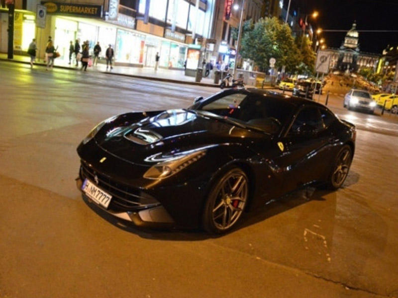 Azərbaycanlı milyonçunun oğlu "Ferrari"də tutuldu - FOTO