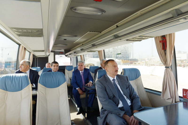 Президент Ильхам Алиев ознакомился с ходом работ по строительству Олимпийского стадиона, ряда дорожных объектов и восстановлению экосреды озера Беюкшор - ОБНОВЛЕНО - ФОТО