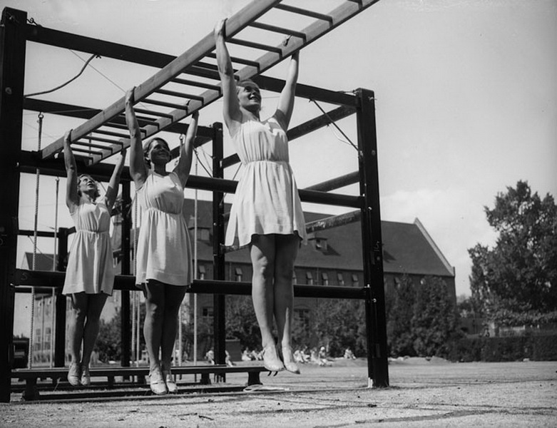 Особенности женского фитнеса столетней давности - ФОТОСЕССИЯ