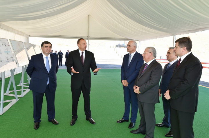 Президент Ильхам Алиев принял участие в церемониях подачи воды для орошения из канала Тахтакерпю-Джейранбатан в Хызинском и Сиязаньском районах - ОБНОВЛЕНО - ФОТО