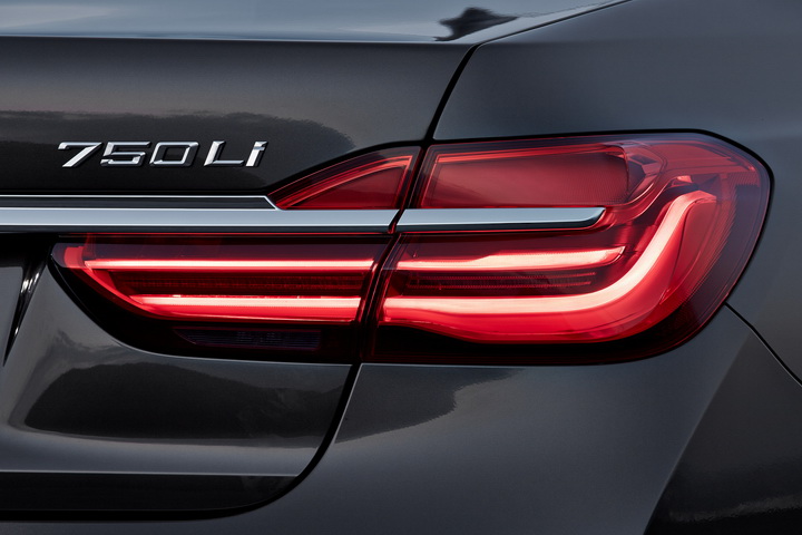 Новый BMW 7-Series представлен официально: все подробности о новинке - ФОТО