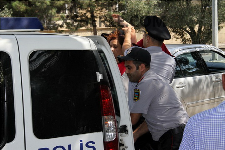 Sumqayıtda ara qarışdı: yol bağlandı, intihara cəhd.. - FOTOLAR