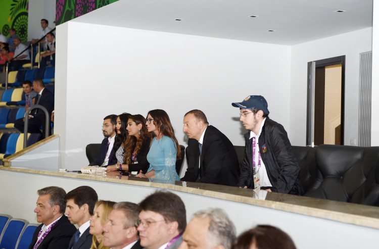 Президент Ильхам Алиев лично наградил азербайджанского борца-победителя Европейских игр - ВИДЕО