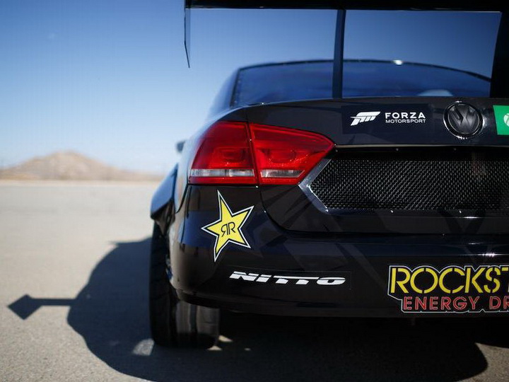 Ведущий Top Gear построил себе 900-сильный VW Passat для дрифта - ФОТО