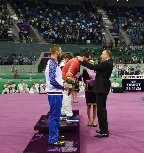 Президент Ильхам Алиев лично наградил азербайджанского борца-победителя Европейских игр - ВИДЕО