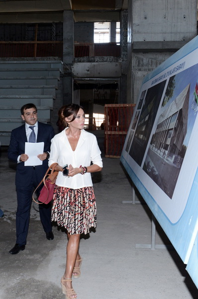 Первая леди Азербайджана Мехрибан Алиева ознакомилась со строительством и реконструкцией спортивных объектов в связи с подготовкой к первым Европейским играм - ФОТО