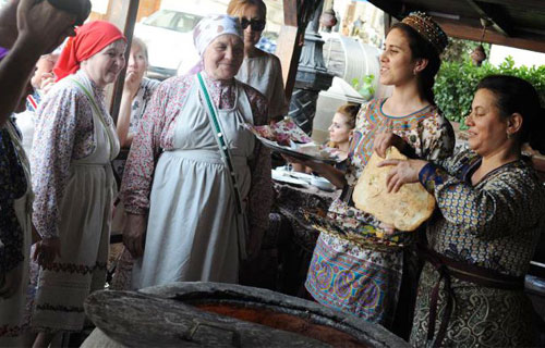"Бурановские бабушки" прогулялись по Баку - ФОТО