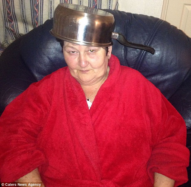 В Британии крутая бабушка стала звездой Twitter - ФОТО