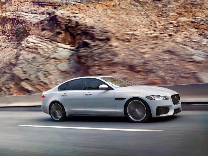 Создатели нового Jaguar XF пожадничали с мощностью - ФОТО