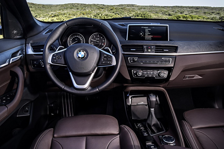 BMW официально представила новое поколение X1 - ФОТО
