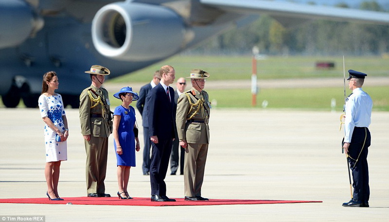 Кейт Миддлтон взялась за штурвал самолета - ФОТО