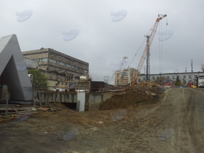 Закрыт основной вход на станцию метро "Мемар Аджеми" - ОБНОВЛЕНО - ФОТО