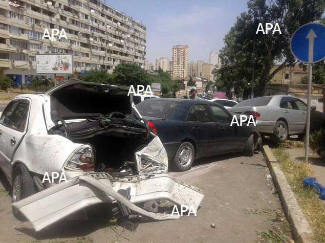 Paytaxtda avtobus maşınları biçə-biçə getdi - YENİLƏNİB - VİDEO - FOTO