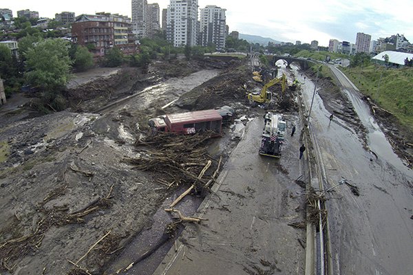 Трагедия в Тбилиси: по городу гуляют дикие звери - ОБНОВЛЕНО - ФОТО - ВИДЕО