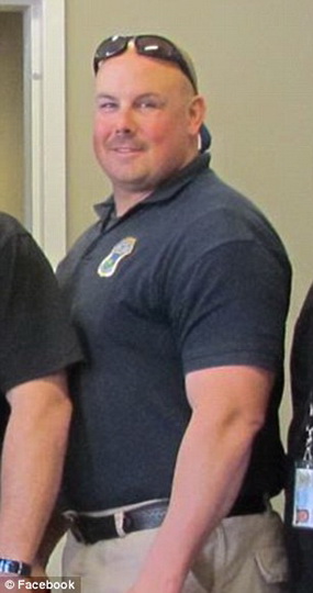 Теракт в США: расстреляли морских пехотинцев - ОБНОВЛЕНО - ФОТО