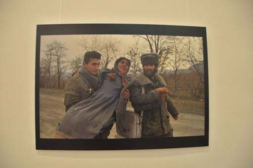 В Баку представлены работы французского фотографа о Ходжалинской трагедии - ОБНОВЛЕНО - ФОТО