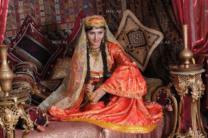 Азербайджанская актриса стала свекровью и призраком - ФОТО
